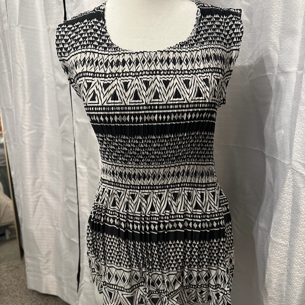 Verty Monochrome Patterned top